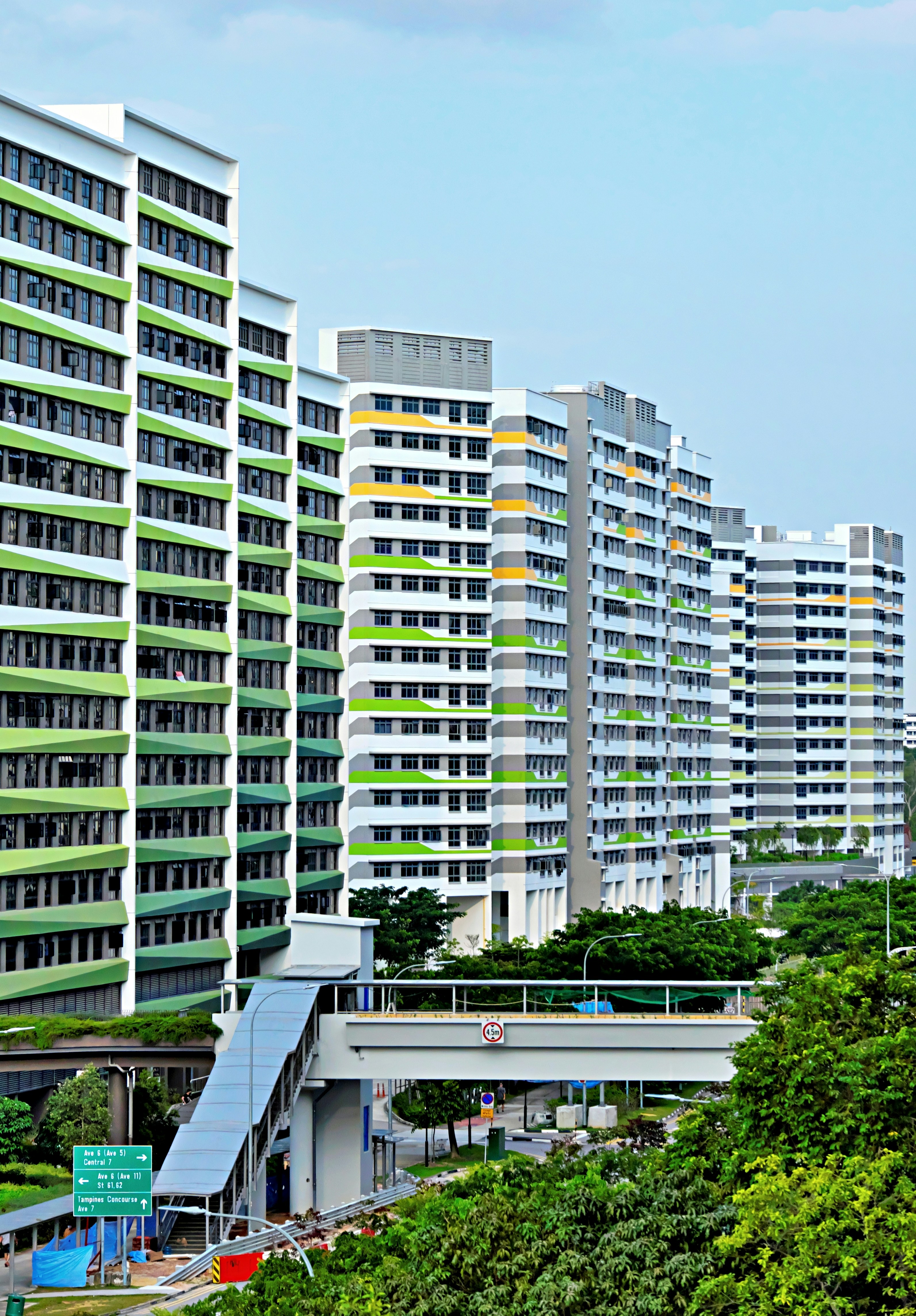 a bunch of buildings that are next to each other
